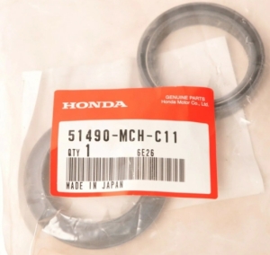 Сальник и пыльник вилки (правая сторона) мотоцикла Honda GL 1800 VTX 1800 51490-MCH-C11